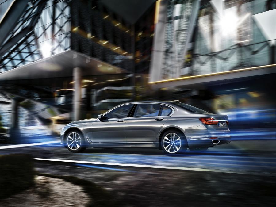  BMW 740Le xDrive (G12) 2015 года  (WW) (фото 4 из 41)
